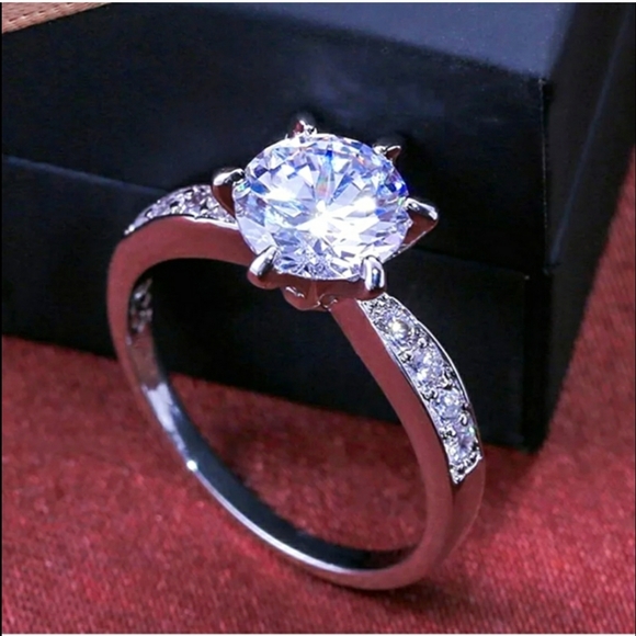 New Classic Wedding/Engagement Ring - Picture 3 of 8